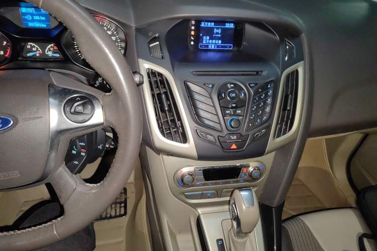 Used Ford Focus 2012 Hatchback 1.6L Automatic Fashion Edition
