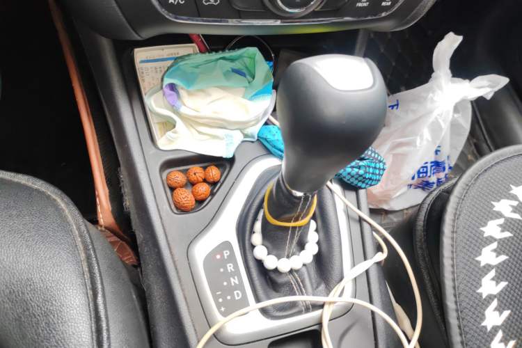 Used Jeep Cherokee 2017 2.4L Leading Edition Gear Lever