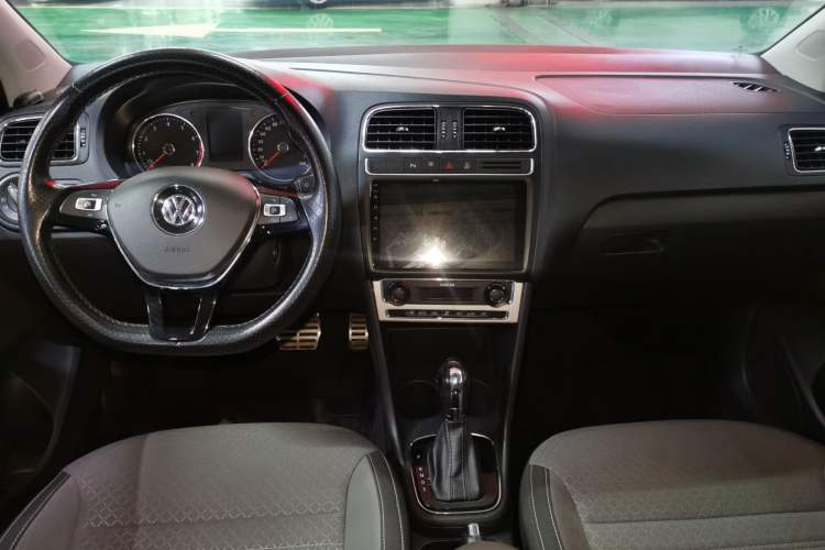 Used Volkswagen Polo 2016 1.6L Cross Polo Automatic Center Console