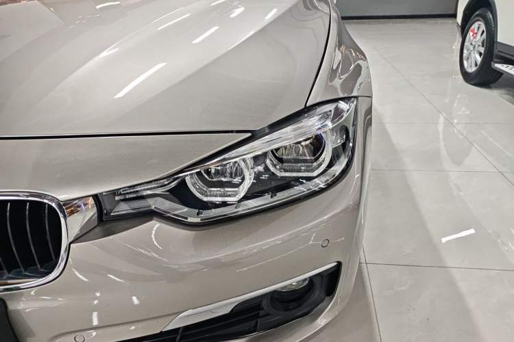 Used BMW 3 Series 2016 320Li Ambition Model
