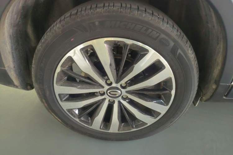 Used GAC Trumpchi GS4 2017 235T Automatic Two-Wheel Drive Luxury Smart Connectivity Version Right Rear Wheel Hub