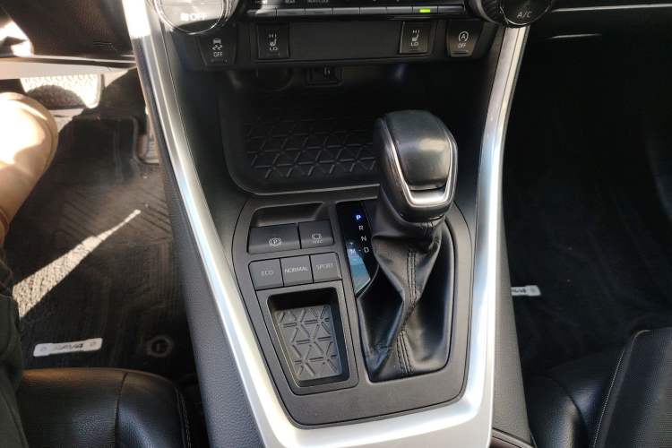 Used Toyota RAV4 2021 2.0L CVT Two-Wheel Drive Fashion PLUS Edition