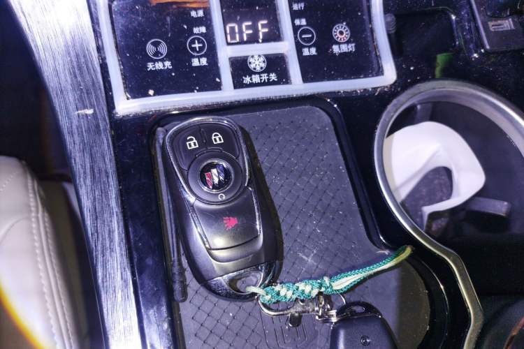 Used Buick GL8 2023 Land Executive Class Comfort Model