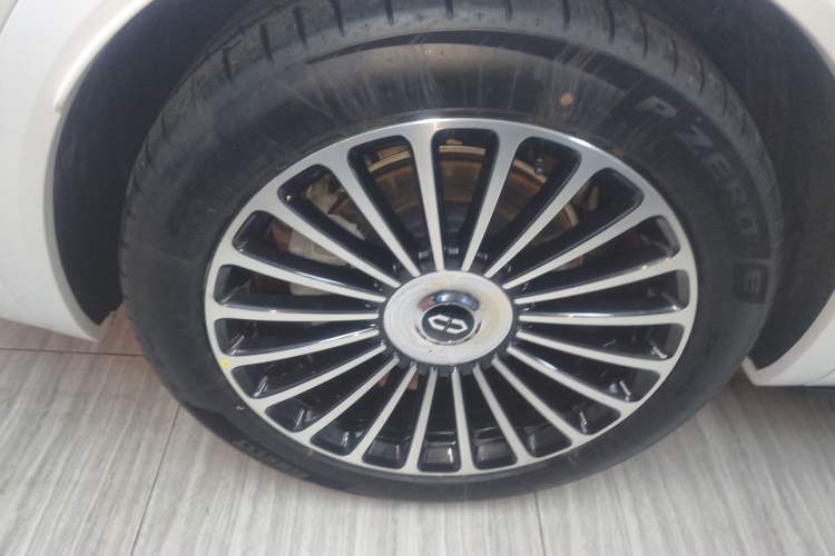 Used Hima AITO M8 2025 Extended-Range Ultra Version 53.4 kWh 5-Seater Edition Exterior 5