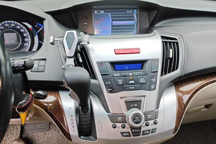 Used Honda Odyssey 2013 2.4L Elite Edition Audio And AC Panel