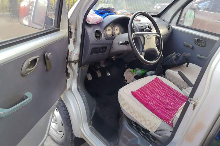 Used FAW Jiabao V52 2011 1.0L Practical Version LJ465QE1
