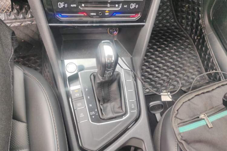 Used Volkswagen Tharu 2022 280TSI Two-Wheel-Drive Luxury Edition Gear Lever