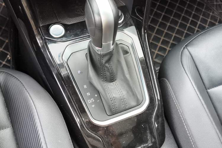 Used Volkswagen T-ROC 2021 280TSI DSG Two-Wheel Drive Comfort Connect Edition Gear Lever