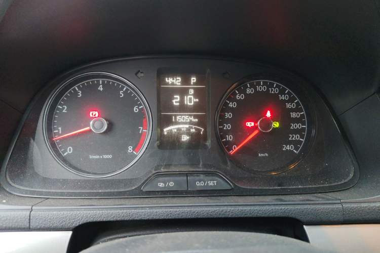 Used Volkswagen Lavida 2015 1.6L Automatic Fashion Edition Instrument Cluster