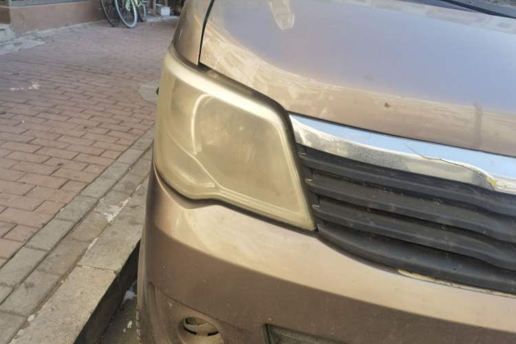 Used Hafei Zhongyi V5 2013 1.3L Luxury Model M13R Right Front Headlight