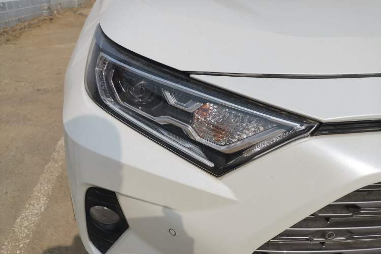 Used Toyota RAV4 2020 2.0L CVT Four-Wheel Drive Prestige Edition Right Front Headlight