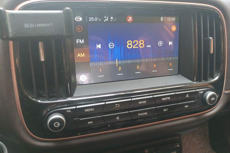 Used GAC Trumpchi GS3 2017 200T Automatic Elite Edition Audio And AC Panel