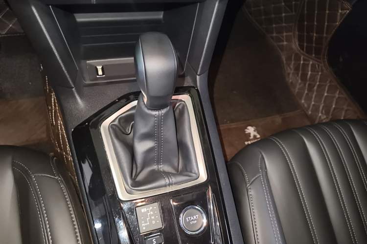 Used Peugeot 408 2022 1.6T Light-Chasing Edition Gear Lever