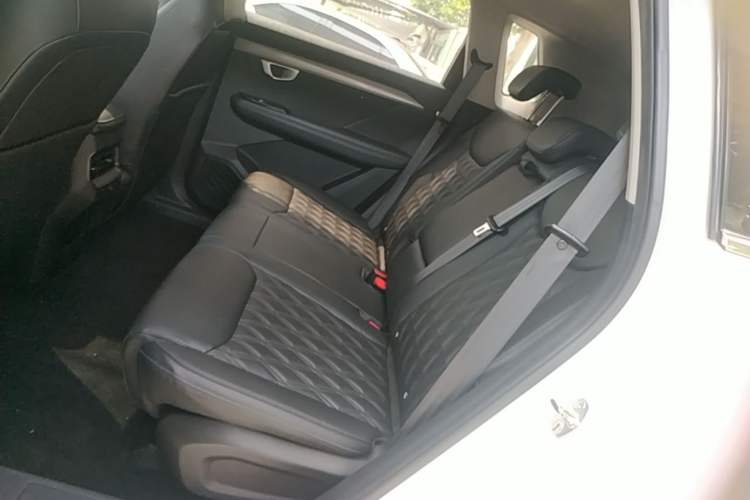 Used Wuling Asta 2022 2.0L DHT Electric-Speed Version