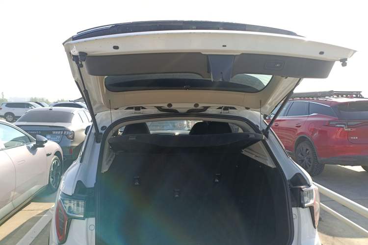 Used Lynk & Co 01 2017 2.0T Two-Wheel-Drive Version Trunk