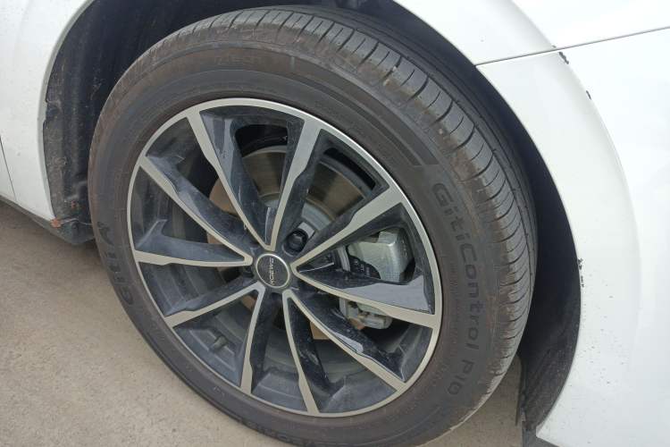 Used Roewe D7 2025 DMH 125km World Champion Excellence Edition Right Front Wheel Hub