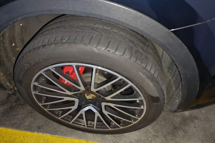 Used Porsche Cayenne 2019 Cayenne 3.0T Right Front Wheel Hub