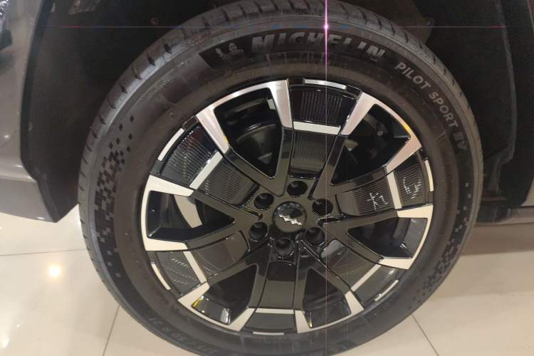 Used Formula Leopard Leopard 8 2025 Smart & Brave Flagship Edition 6 Seats