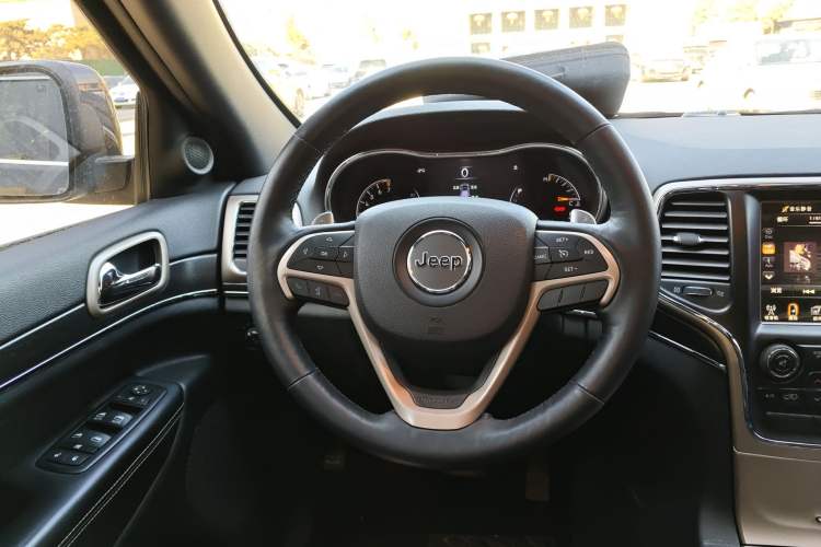 Used Jeep Grand Cherokee (Import) 2014 3.0L Comfort Navigation Edition
