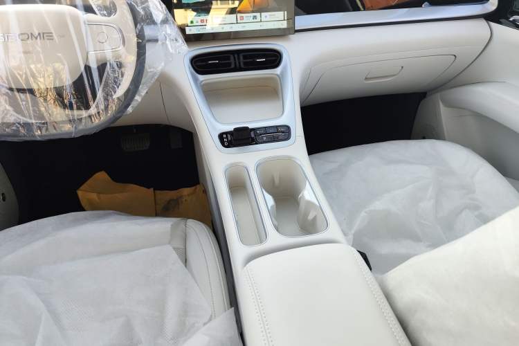 Used Geely Galaxy Geome 2026 Model 310km Youth Edition Gear Lever