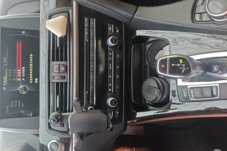 Used BMW 6 Series 2012 640i two-door coupe Audio And AC Panel