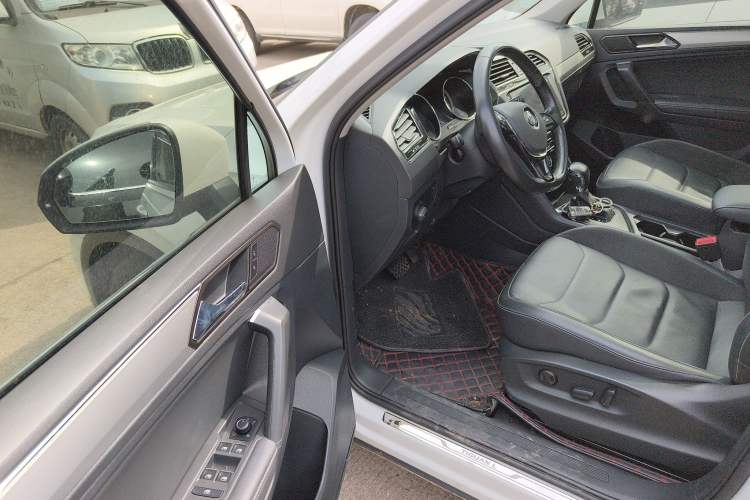 Used Volkswagen Tiguan L 2019 Updated Version 330TSI Automatic Two-Wheel Drive Panoramic Comfort Edition China VI Standard
