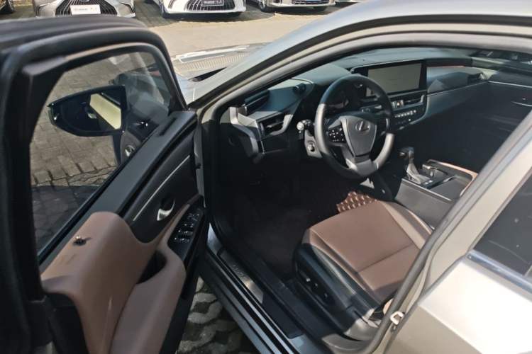 Used Lexus ES 2022 300h Excellence Edition