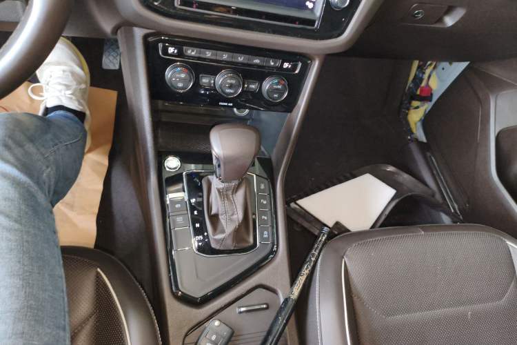 Used Volkswagen Tiguan L 2018 330TSI Automatic Two-Wheel Drive Flagship Edition Gear Lever