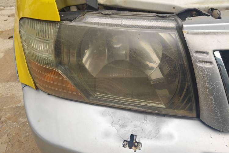 Used Mitsubishi Pajero 2006 3.0L AT GLX Right Front Headlight