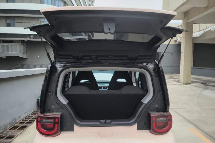 Used Chery QQ Ice Cream 2022 120km Conical Shape Lithium Iron Phosphate Trunk