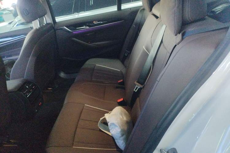 Used BMW 5 Series 2021 525Li Luxury Package Left Rear Seat
