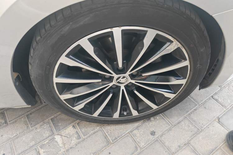 Used Skoda Superb 2018 TSI330 DSG Comfort Edition China V Standard Right Front Wheel Hub