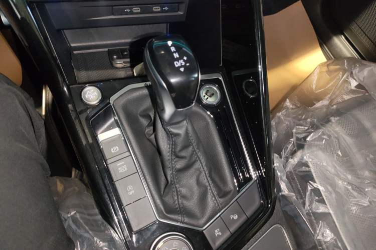 Used Volkswagen Tayron 2023 380TSI Four-Wheel Drive R-Line Pro Smart Edition Gear Lever