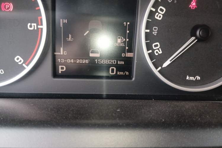 Used Land Rover Range Sport 2011 3.0 TDV6 Diesel Version Odometer Close Up