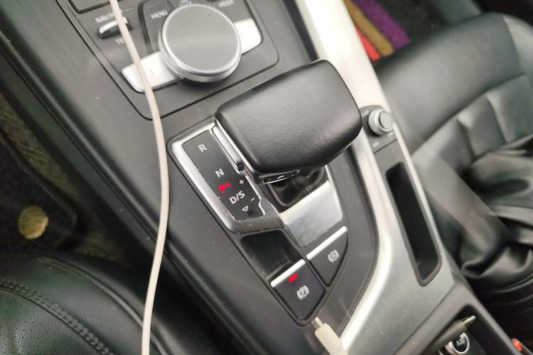 Used Audi A4L 2018 30th Anniversary Edition 40 TFSI Fashion Model Gear Lever