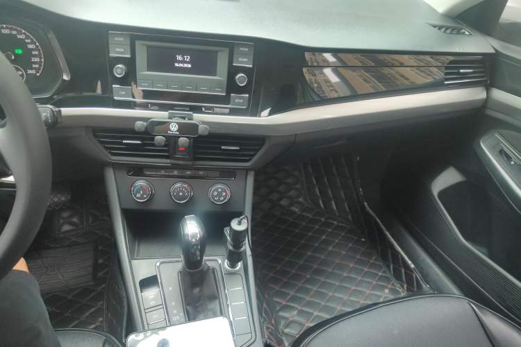 Used Volkswagen Bora 2019 1.5L Automatic Fashion Model Audio And AC Panel