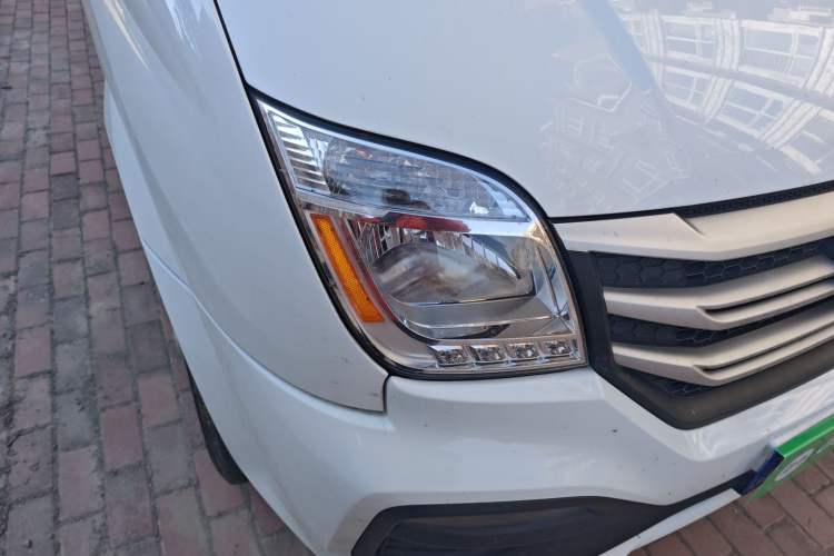 Used SAIC MAXUS Xintu V80 2019 2.0T Plus 6-Speed Manual Van Long Wheelbase Mid-Roof Design 2-3 Seater