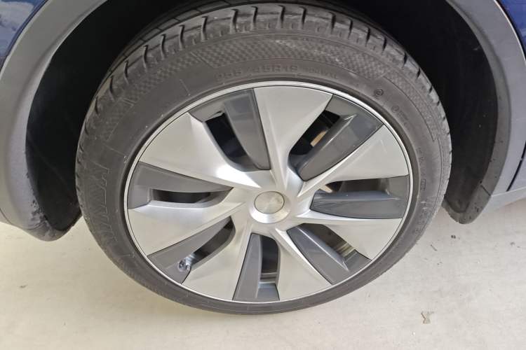Used Tesla Model Y 2021 Long-Range All-Wheel-Drive Version