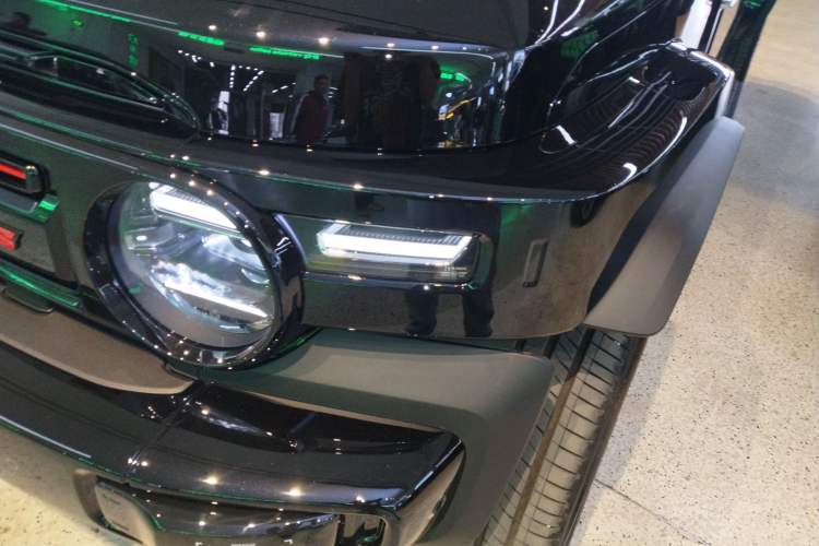 Used iCAR V23 2026 Model V23S 501 Four-Wheel Drive Peak Performance Edition Left Front Headlight