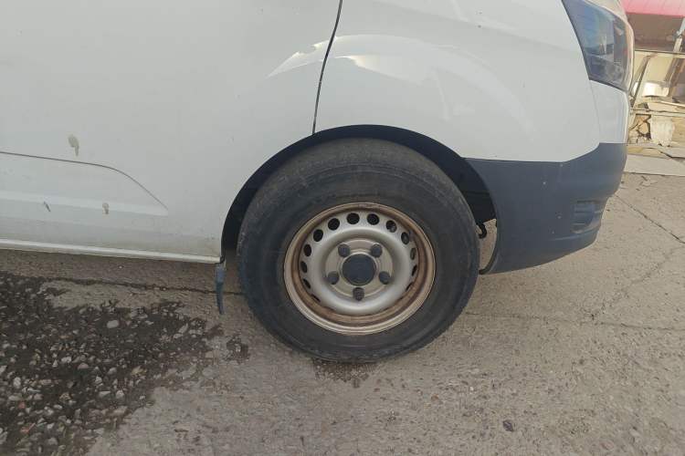 Used Ford Transit 2017 2.0T Diesel Van Short Wheelbase Low Roof China IV Standard
