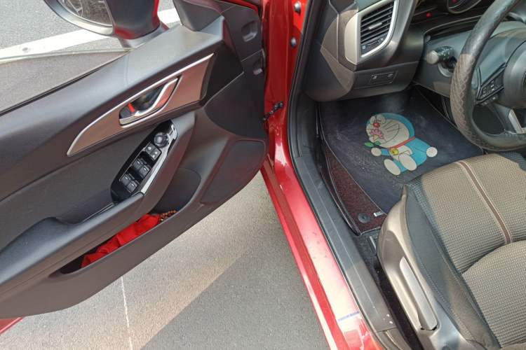 Used Mazda 3 Axela 2017 Sedan 1.5L Automatic Luxury Model Emission Standard China V Driver Seat