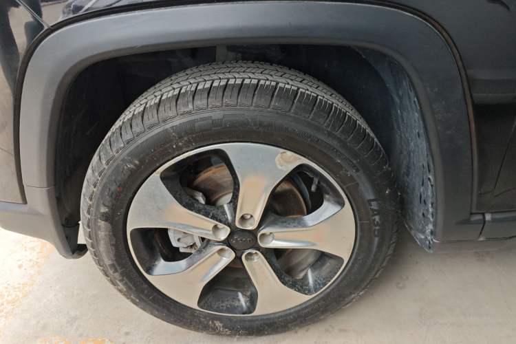 Used Jeep Compass 2017 200T Automatic Prestige Edition Left Front Wheel Hub