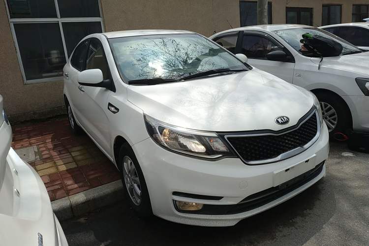 Used Kia K2 2015 Sedan 1.4L MT GLS Front Right 45 Deg
