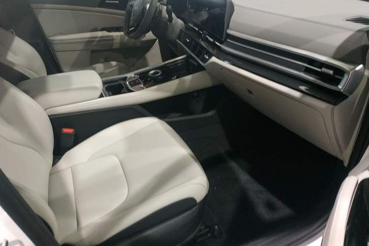 Used Kia Sportage (Chinese Domestic Model) 2025 1.5T Two-Wheel Drive Prestige Smart Enjoyment Version
