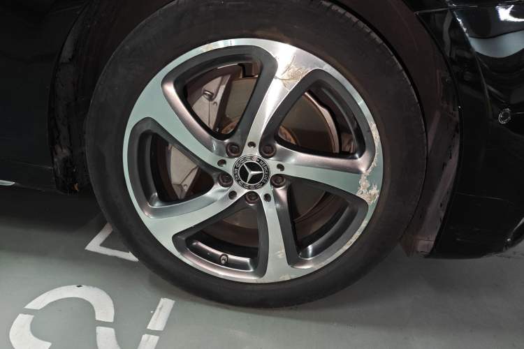 Used Mercedes-Benz E-Class 2019 Restyled E 300 L Sporty and Stylish Edition Right Front Wheel Hub