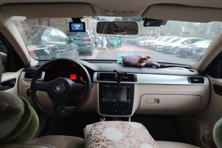 Used Volkswagen Bora 2012 1.6L Automatic Fashion Edition Headliner