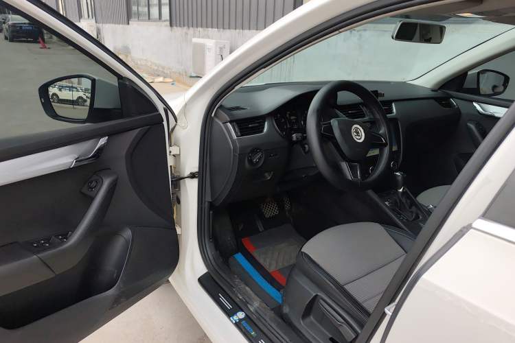 Used Skoda Octavia 2017 1.6L Automatic Chuanxing Edition Driver Seat