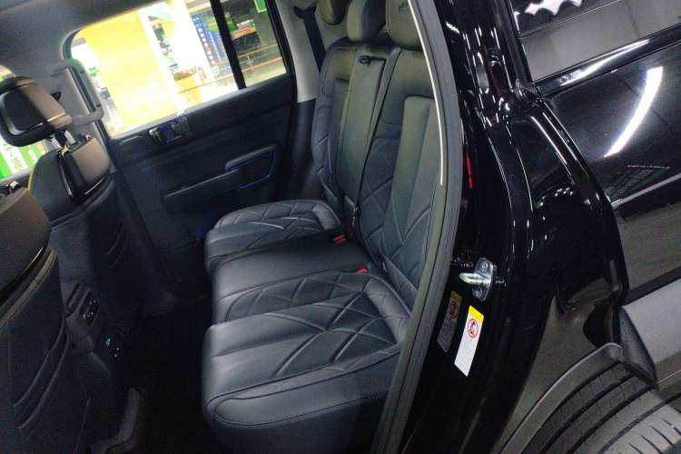 Used Formula Leopard 5 2023 Navigator Edition