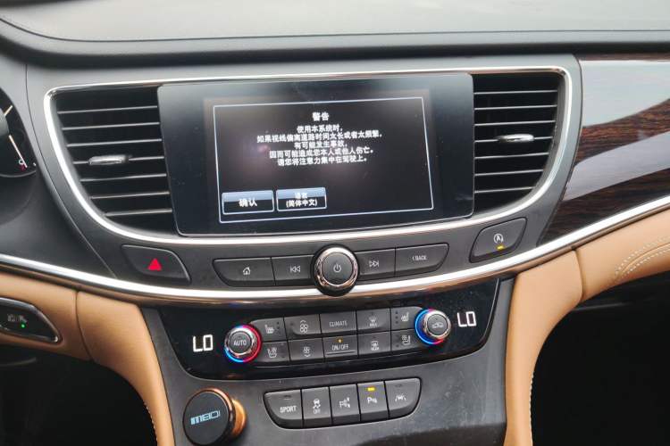 Used Buick LaCrosse 2016 28T Luxury Version Audio And AC Panel