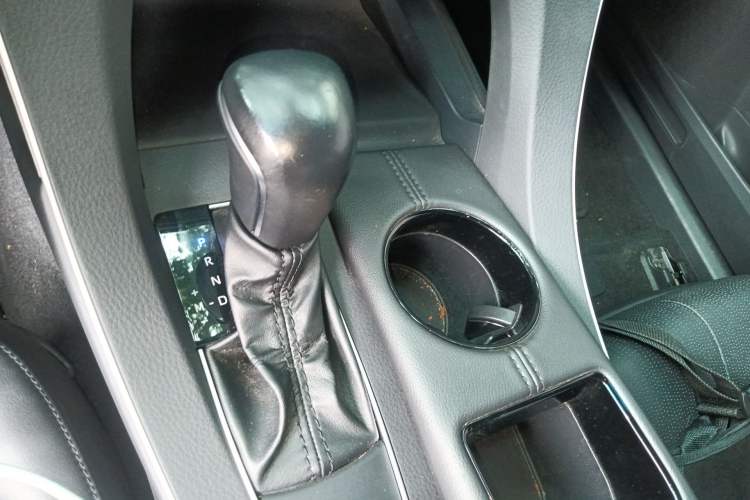 Used Toyota Avalon 2019 2.0L XLE Premium Edition China VI Gear Lever